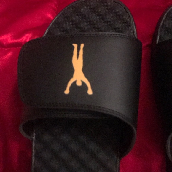 🆕 Men’s Sylvester Stallone Rocky Slide Sandals - Picture 2 of 4